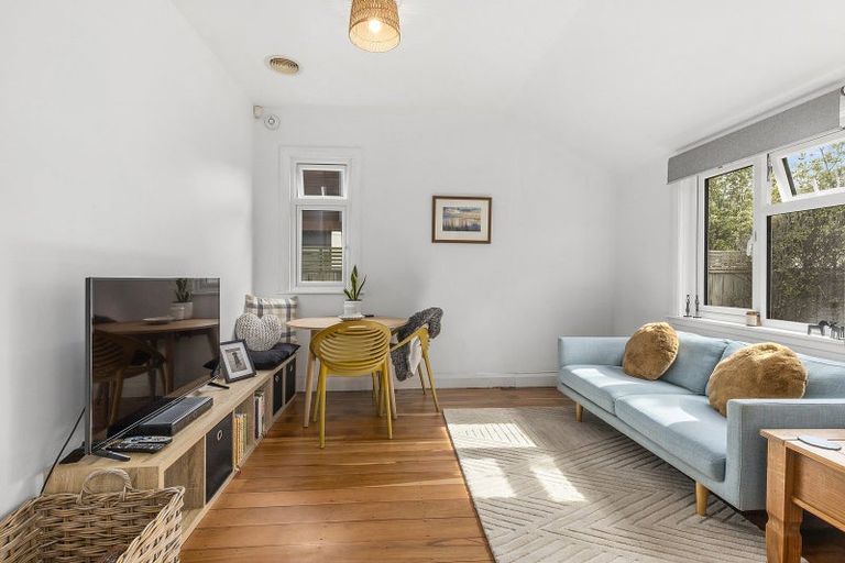 Photo of property in 3 Apu Crescent, Lyall Bay, Wellington, 6022