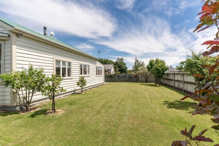 Photo of property in 98 Jellicoe Street, Martinborough, 5711
