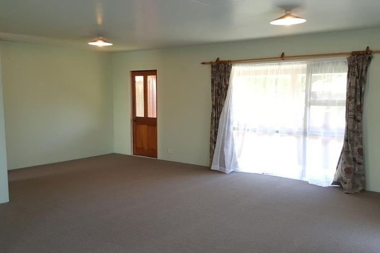 Photo of property in 2/20 Ocean View Road, Northcote, Auckland, 0627