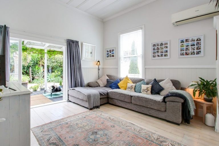 Photo of property in 1 Latham Street, Napier South, Napier, 4110