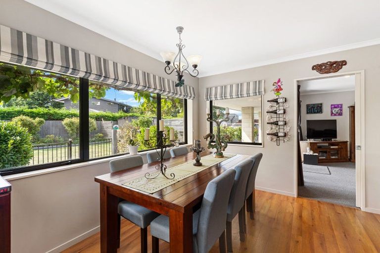 Photo of property in 18 Calvandra Grove, Rangiora, 7400