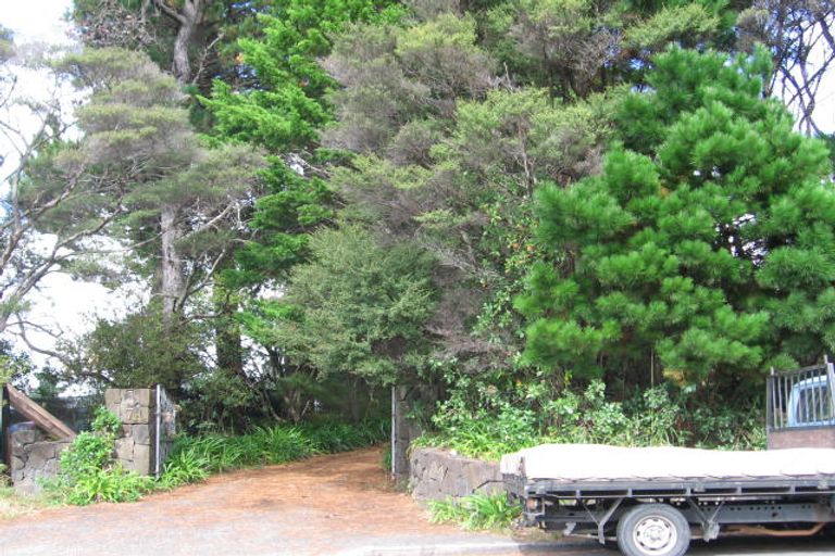 Photo of property in 74 Avonleigh Road, Green Bay, Auckland, 0604