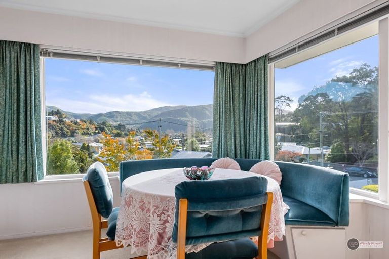 Photo of property in 33 James Grove, Stokes Valley, Lower Hutt, 5019