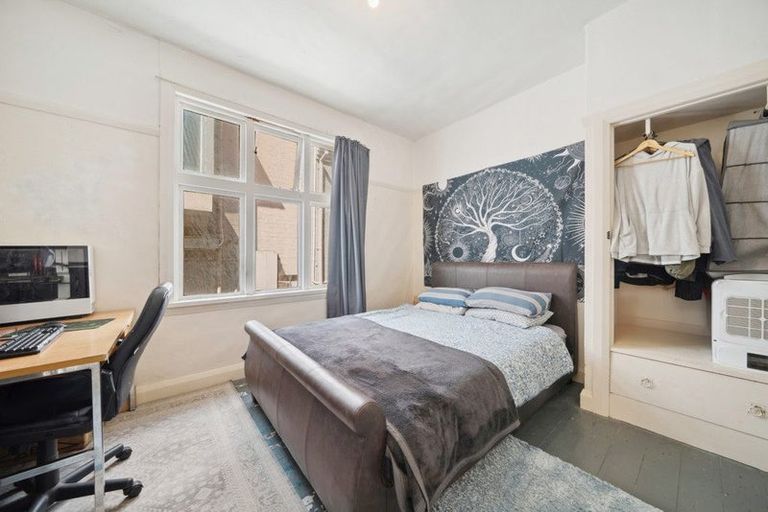 Photo of property in 230 Oriental Parade, Oriental Bay, Wellington, 6011