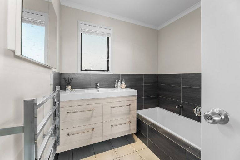 Photo of property in 5 Taihiki Road, Clarks Beach, 2122