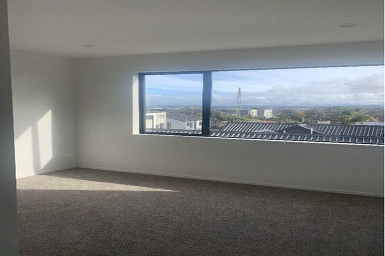 Photo of property in 2/14 Ayr Road, Pakuranga, Auckland, 2010