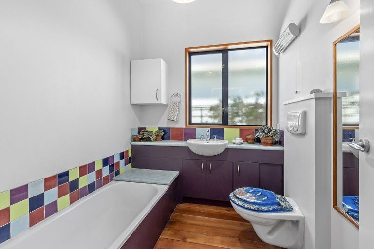 Photo of property in 302 The Parade, Island Bay, Wellington, 6023
