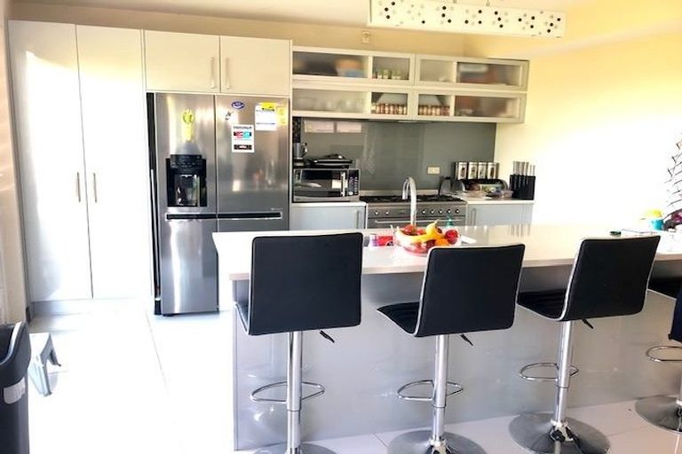 Photo of property in 1 Paterson Mews, Browns Bay, Auckland, 0630