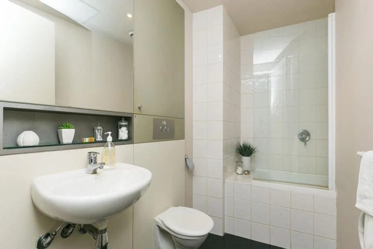 Photo of property in Gerondis Bldg Apartments, 407/60 Willis Street, Wellington Central, Wellington, 6011