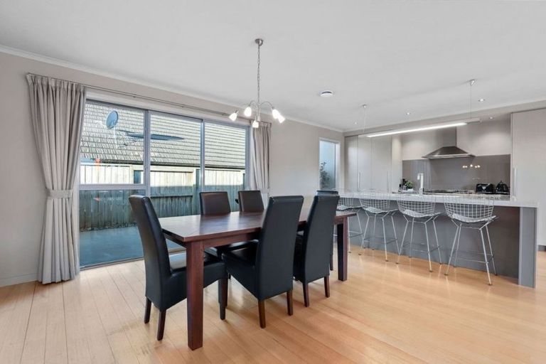 Photo of property in 1 Woodridge Drive, Stanmore Bay, Whangaparaoa, 0932