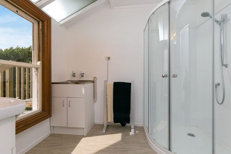 Photo of property in 26 Apuka Street, Brooklyn, Wellington, 6021