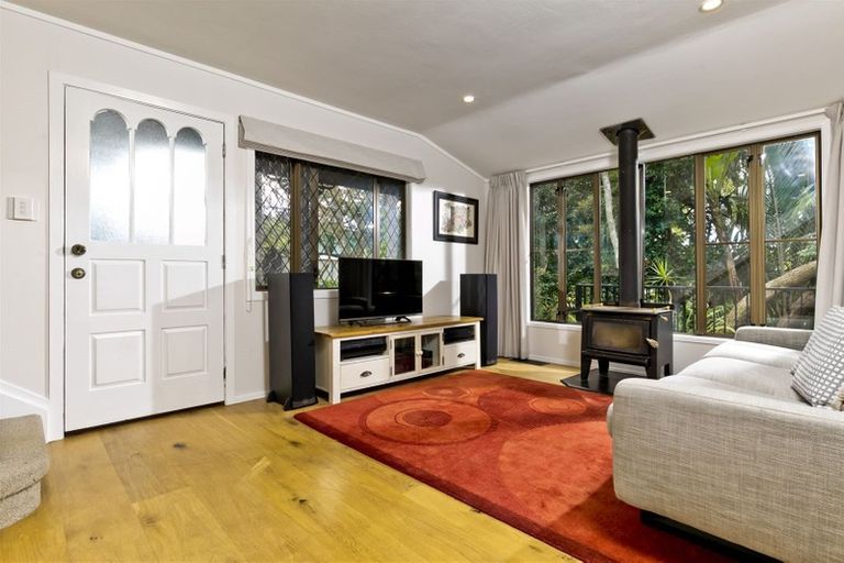 Photo of property in 14b South Lynn Road, Titirangi, Auckland, 0604