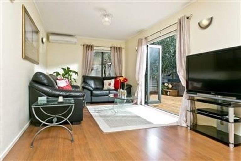 Photo of property in 20 Pukatea Avenue, Albany, Auckland, 0632