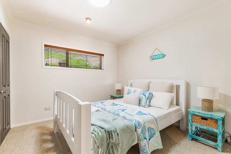 Photo of property in 65 Roberts Road, Matakatia, Whangaparaoa, 0930