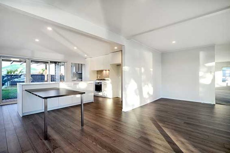 Photo of property in 74 Queen Street, Northcote Point, Auckland, 0627