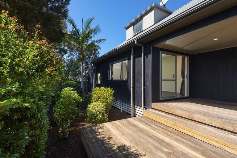 Photo of property in 3/28 Holiday Road, Stanmore Bay, Whangaparaoa, 0932