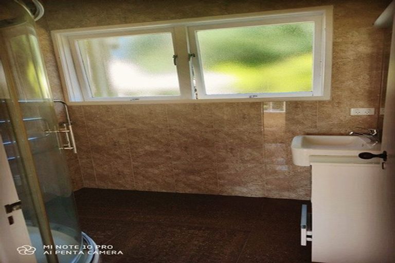 Photo of property in 9 Midway Avenue, Castor Bay, Auckland, 0620