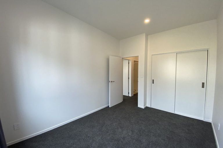 Photo of property in 4/62 Spenmoor Street, Newlands, Wellington, 6037