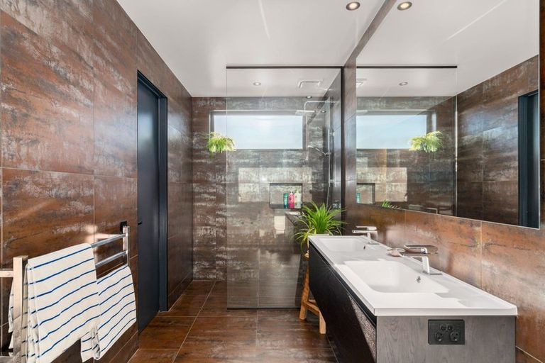 Photo of property in 10 Glenelg Lane, Jacks Point, 9371