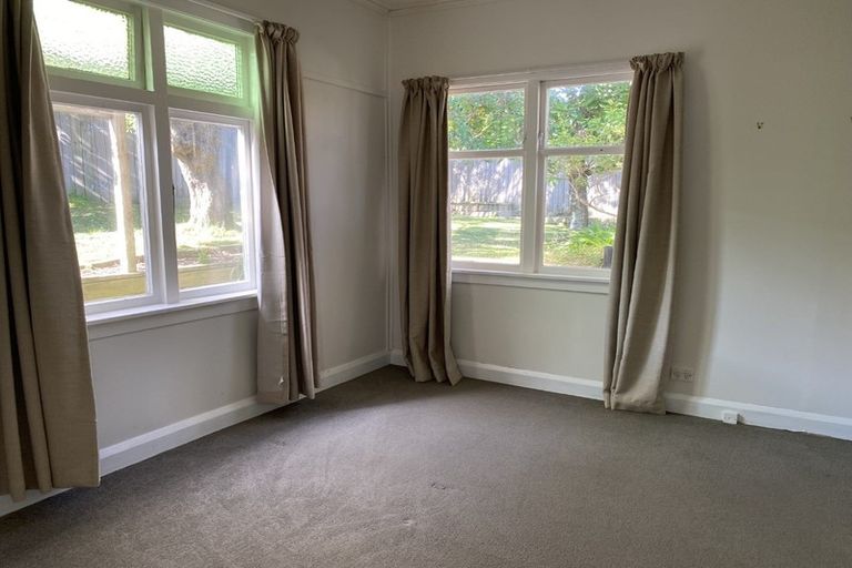 Photo of property in 14 Te Pari Pari Road, Pukerua Bay, 5026