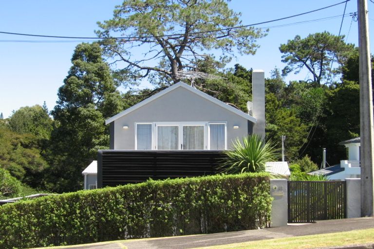 Photo of property in 17 Wernham Place, Northcote, Auckland, 0626