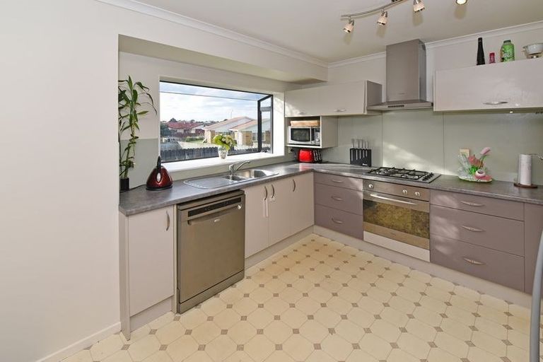 Photo of property in 33 Pitt Avenue, Clendon Park, Auckland, 2103