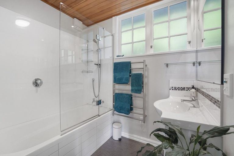 Photo of property in 10 Colonial Grove, Tawa, Wellington, 5028