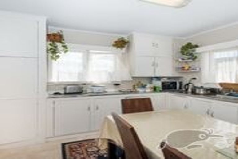 Photo of property in 154 Lincoln Road, Henderson, Auckland, 0610