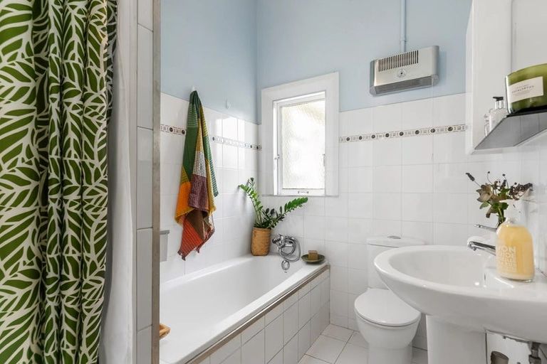 Photo of property in 16 Upland Road, Kelburn, Wellington, 6012