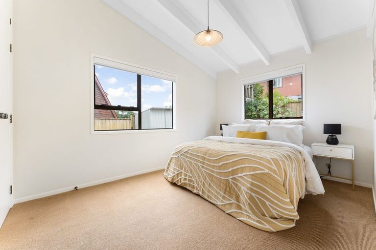 Photo of property in 31 Stranolar Drive, Mount Roskill, Auckland, 1041