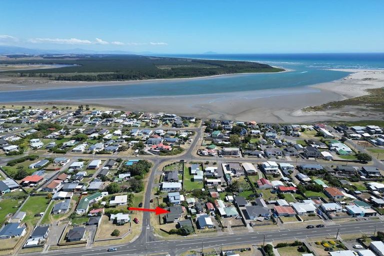 Photo of property in 90 Seabury Avenue, Foxton Beach, Foxton, 4815
