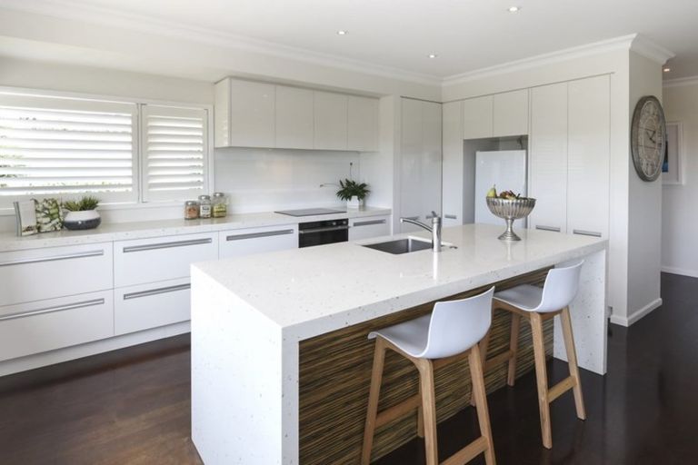 Photo of property in 102 Mellons Bay Road, Mellons Bay, Auckland, 2014