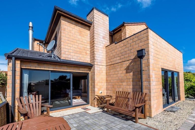 Photo of property in 17 Pine Ridge Terrace, Waikanae Beach, Waikanae, 5036