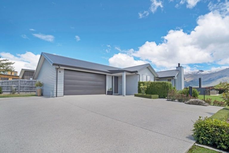 Photo of property in 4 Diamond Lane, Wanaka, 9305