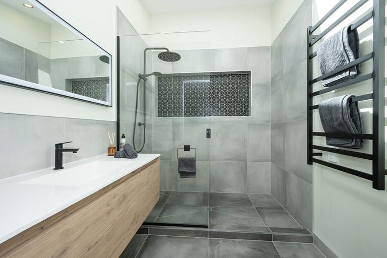 Photo of property in 5 Titiwai Place, Birkenhead, Auckland, 0626