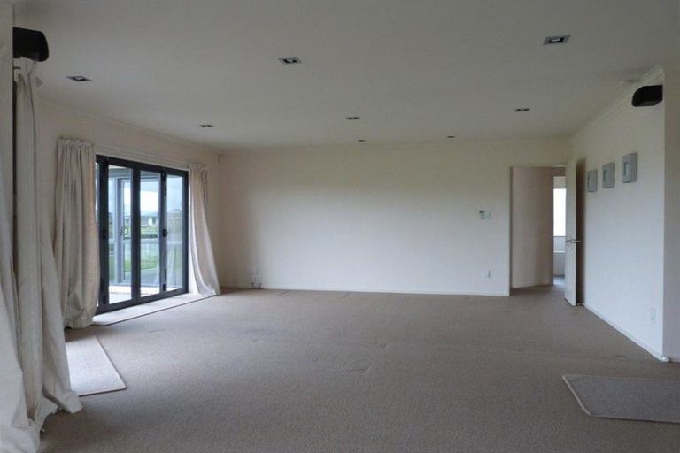 Photo of property in 75 Barbados Way, One Tree Point, 0118