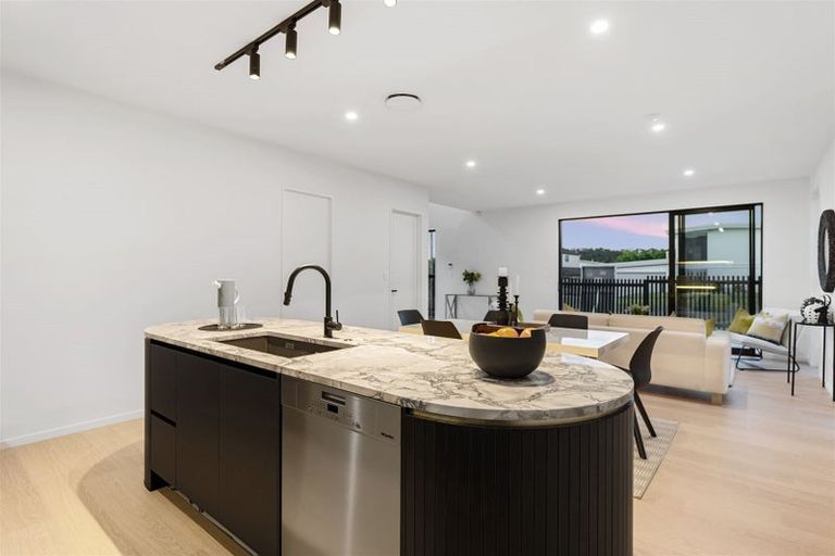 Photo of property in 7/5 Lemon Grove Lane, Greenhithe, Auckland, 0632