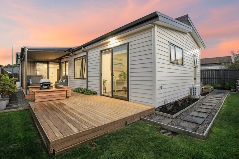 Photo of property in 12 Tarras Road, Kumeu, 0810