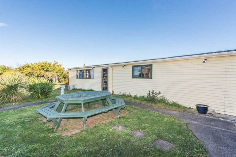Photo of property in 20 Barrys Road, Glendene, Auckland, 0602
