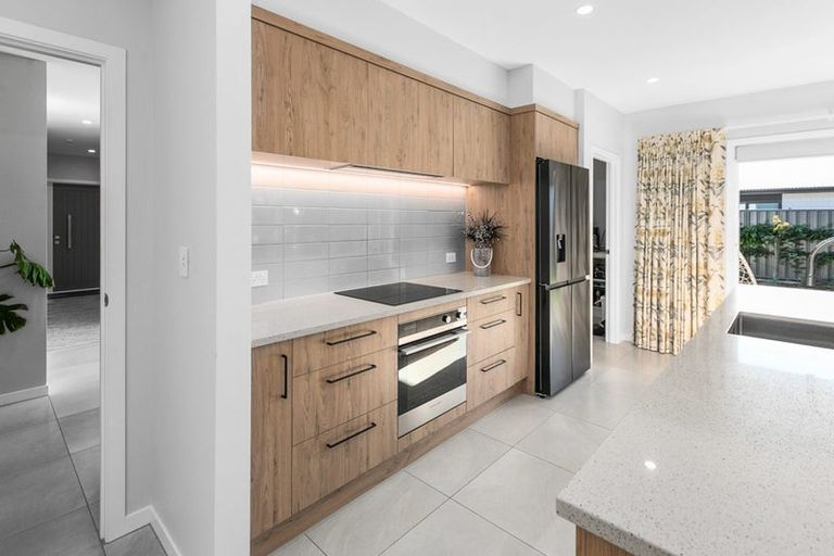 Photo of property in 7 Willow Brook Place, Clive, 4102