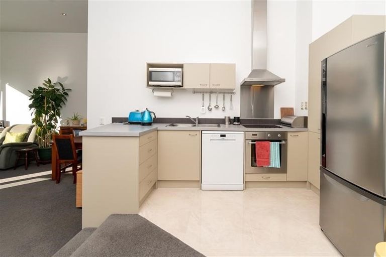 Photo of property in Stadium Garden Flats, 209/107 Thorndon Quay, Pipitea, Wellington, 6011