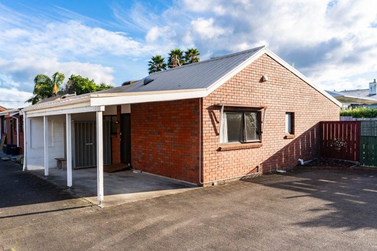 Photo of property in 2/9 Cairnfield Road, Kensington, Whangarei, 0112