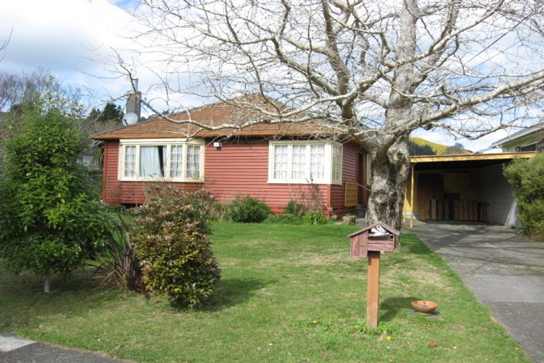 Photo of property in 7 Rowe Parade, Wainuiomata, Lower Hutt, 5014