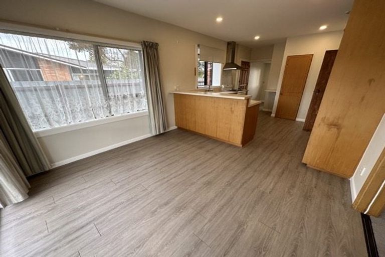 Photo of property in 32 Avonhead Road, Avonhead, Christchurch, 8042