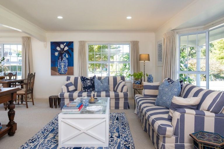 Photo of property in 2 Woodford Heights, Havelock North, 4130