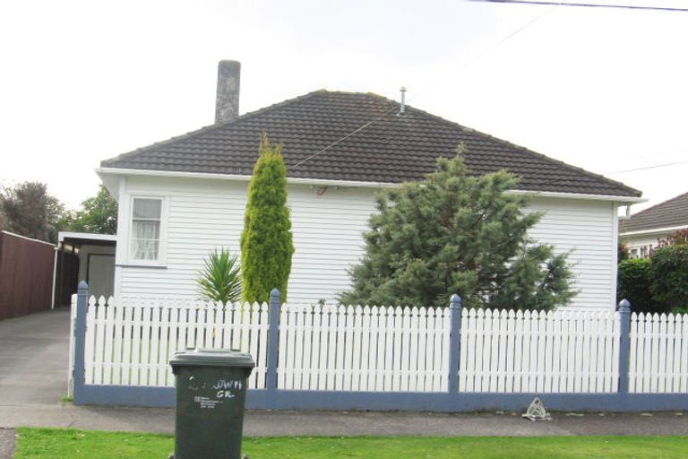 Photo of property in 2 Brown Grove, Fairfield, Lower Hutt, 5011