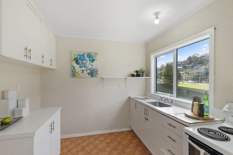 Photo of property in 16 Wagon Road, Stokes Valley, Lower Hutt, 5019