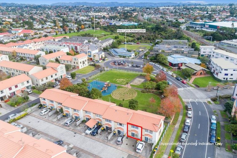 Photo of property in Tuscany Way, 21/3 Ambrico Place, New Lynn, Auckland, 0600