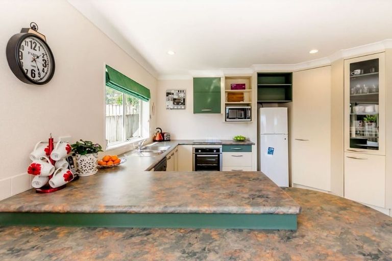 Photo of property in 19 Balmerino Grove, Waikanae, 5036