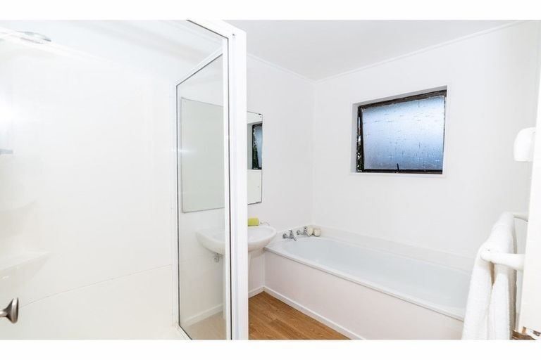 Photo of property in 2/479 Wairakei Road, Burnside, Christchurch, 8053